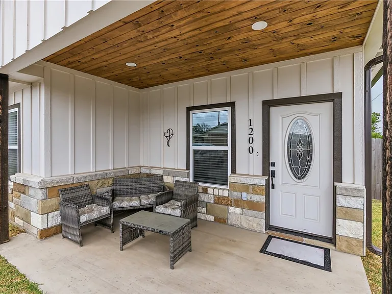 1200 Military Dr — Photo 2