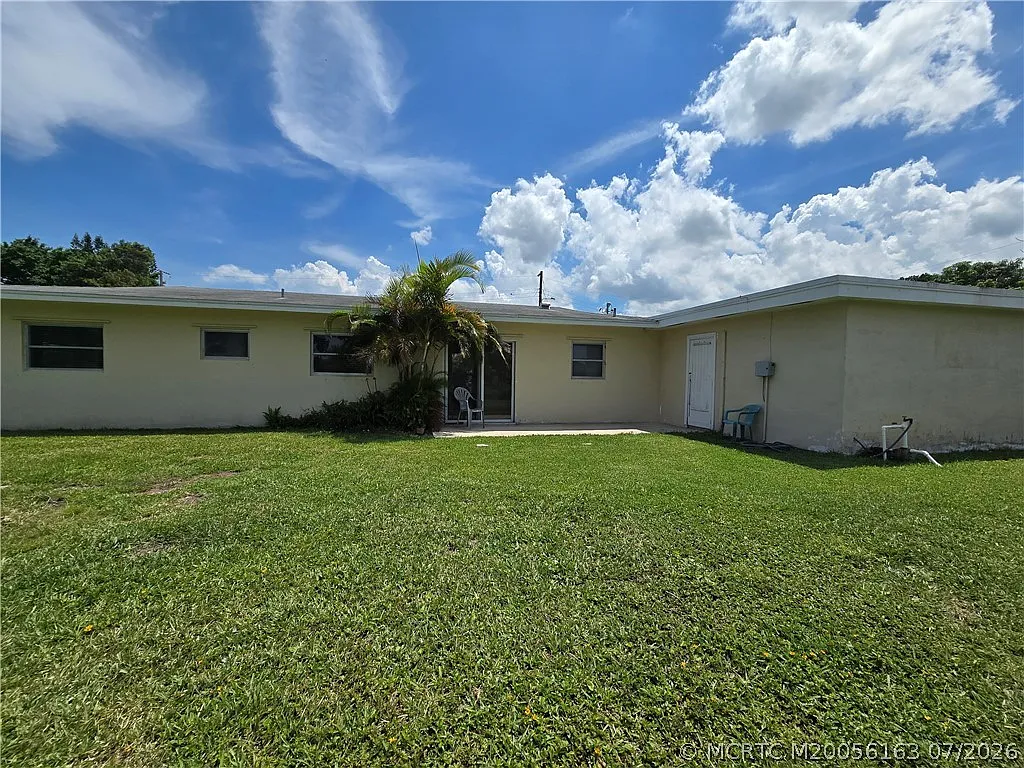 4 bed, 2.0 bath, 1395 sqft, $3,000 — Photo 4