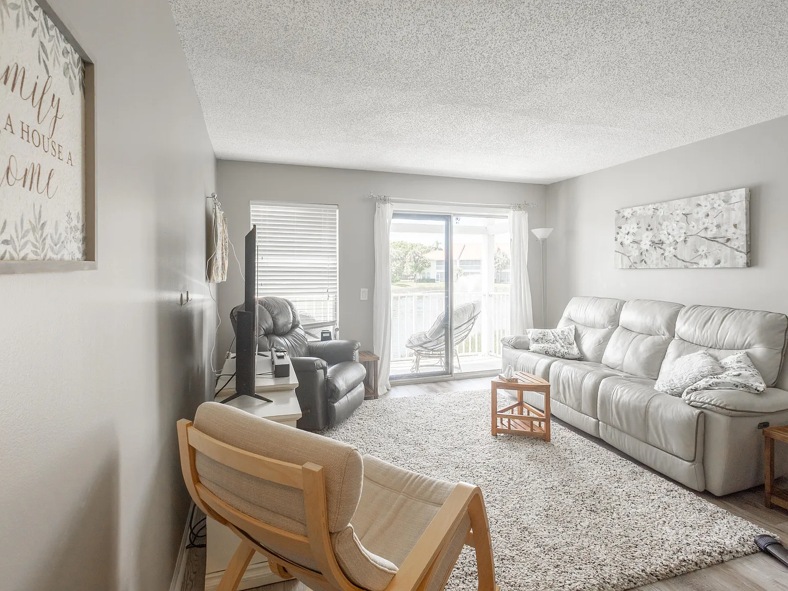 2 bed, 2.0 bath, 770 sqft, $3,300 — Photo 4