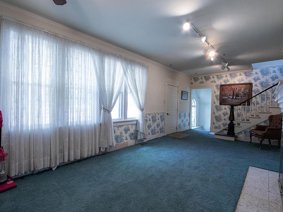 1540 N Main St, Newton, KS 67114 Zillow