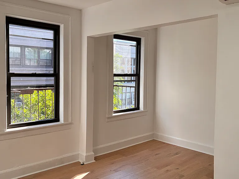 188 W 9th St #3 — Photo 6