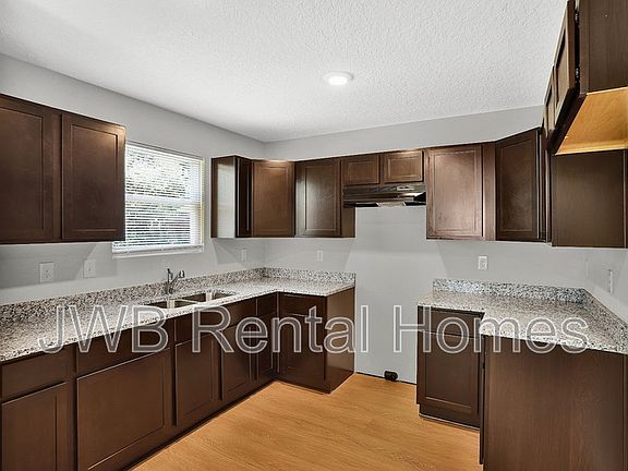 2nd image of 2208 Spires St