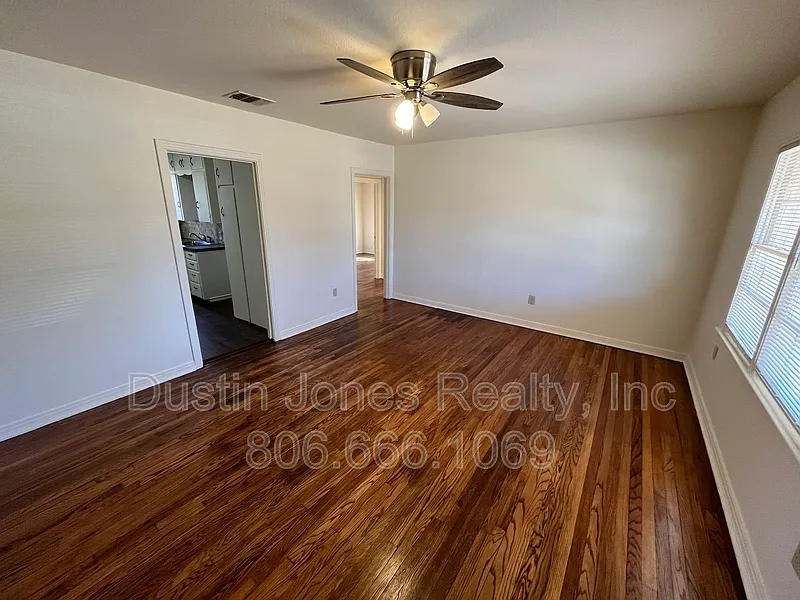 3 bed, 1.0 bath, 1070 sqft, $995 — Photo 4