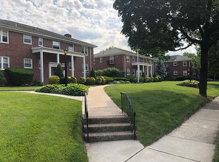 East Gate at Ridgewood, Paramus, NJ 07652