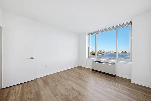 Rented by Greystar | media 5