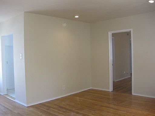 5th image of 142 N Almont Dr