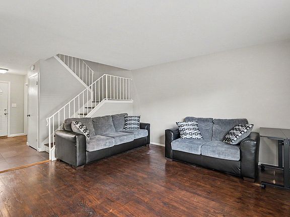 4th image of 1011 N Terrace Ln