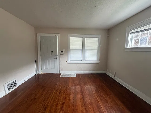 1241 Bissell St - 1 — Photo 2