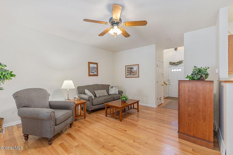 3rd image of 28 Donegal Way