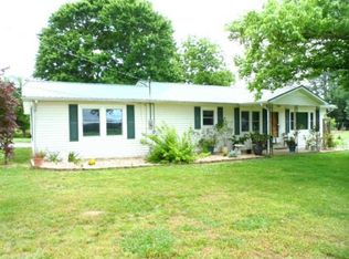 894 W Point Rd, Lawrenceburg, TN 38464