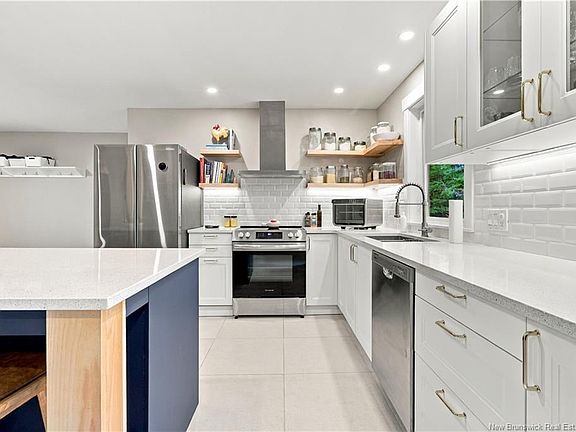 3rd image of 41 Simcoe Ct