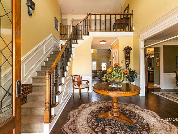 5th image of 106 Carriage Hill Dr