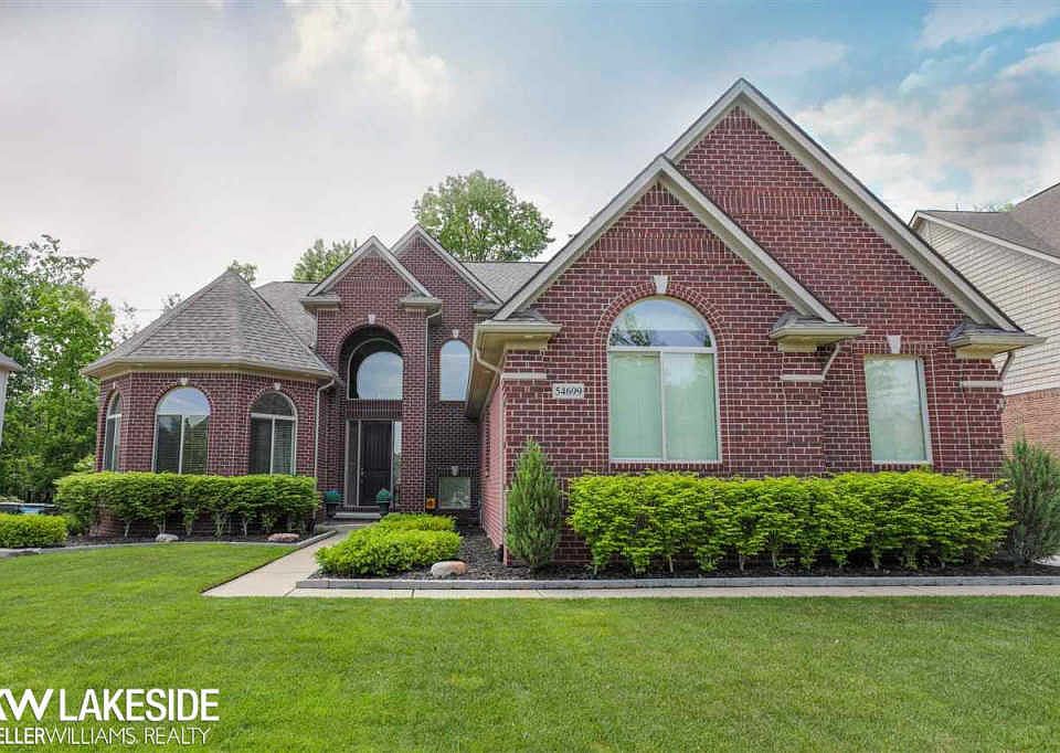 1st image of 54699 Glen Oaks Dr