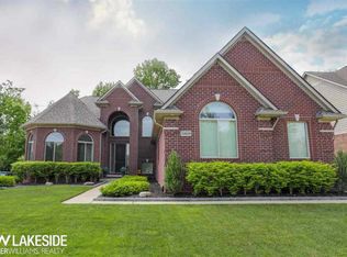 54699 Glen Oaks Dr, Shelby Township, MI 48315