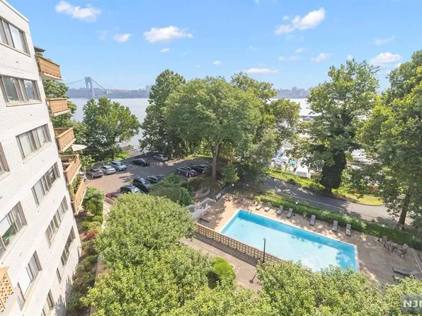 1375 River Rd APT 4D, Edgewater, NJ 07020
