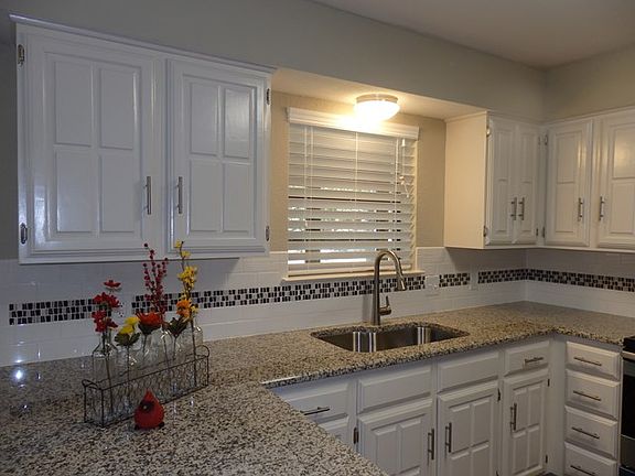 4th image of 202 Candice Dr