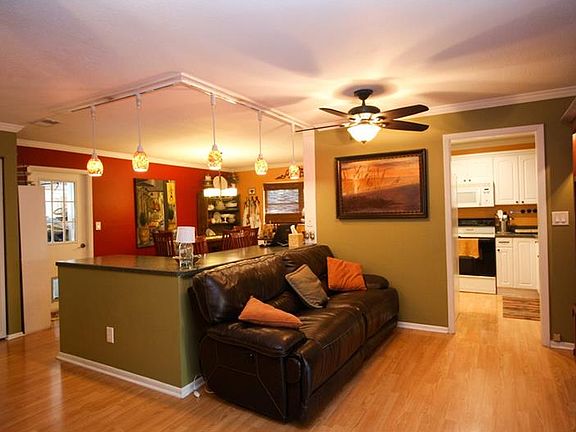 4th image of 2800 Witley Ave