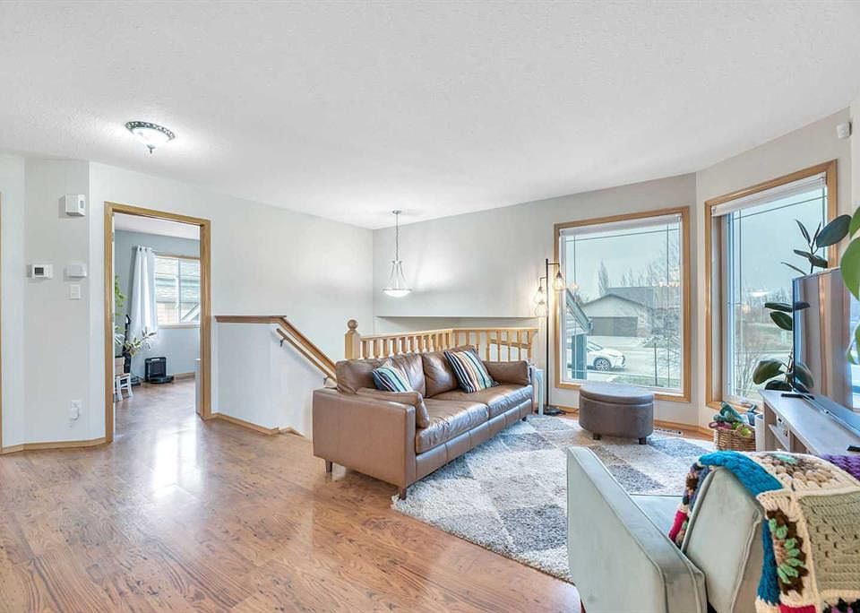 1st image of 545 W Hillview Gate
