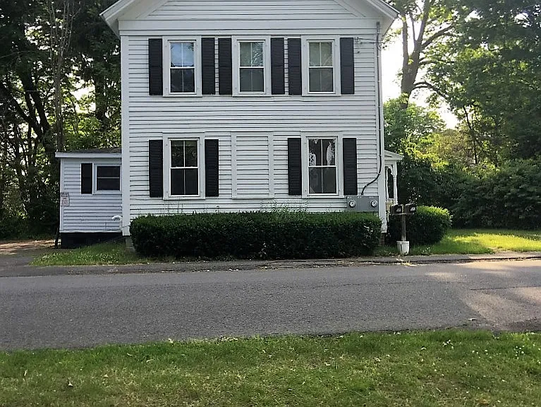 747 Main St #1 — Photo 17