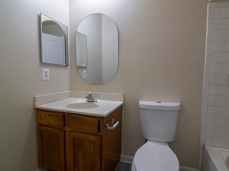 Upstairs hallway full bathroom