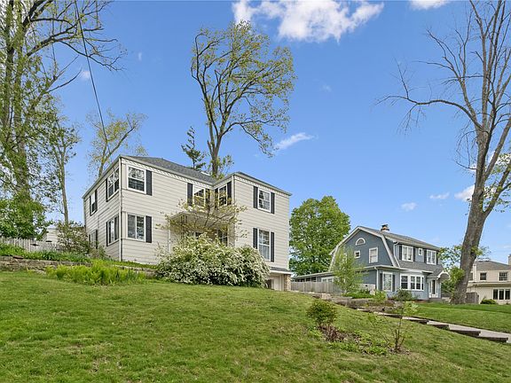 2nd image of 315 Linden Ter SE