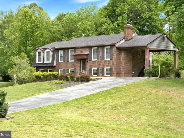 1108 E Patuxent Dr, La Plata, MD 20646