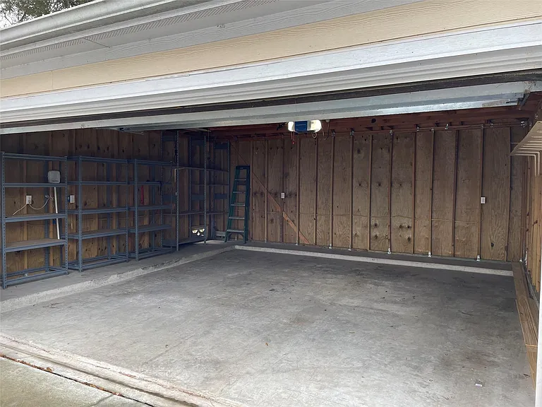 5105 Maple St — Photo 40