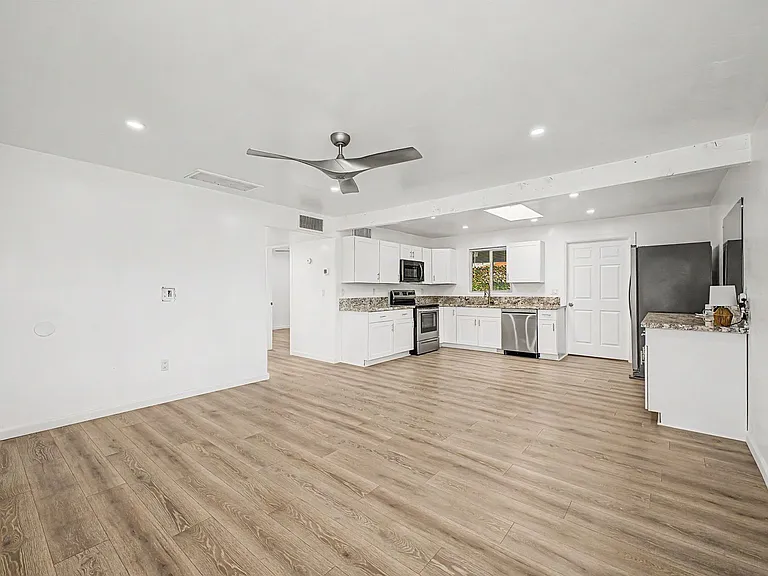 2309 N Columbus Blvd — Photo 8