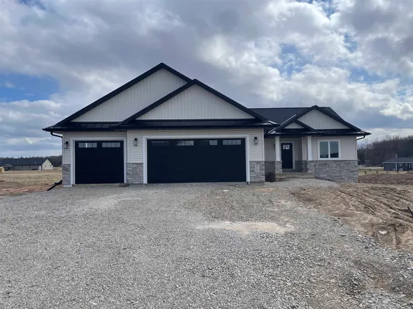3757 Evelyn Rose Ln, Suamico, WI 54313