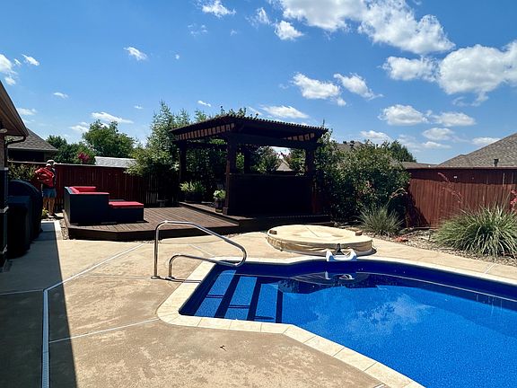 5th image of 1605 NW 157th Cir