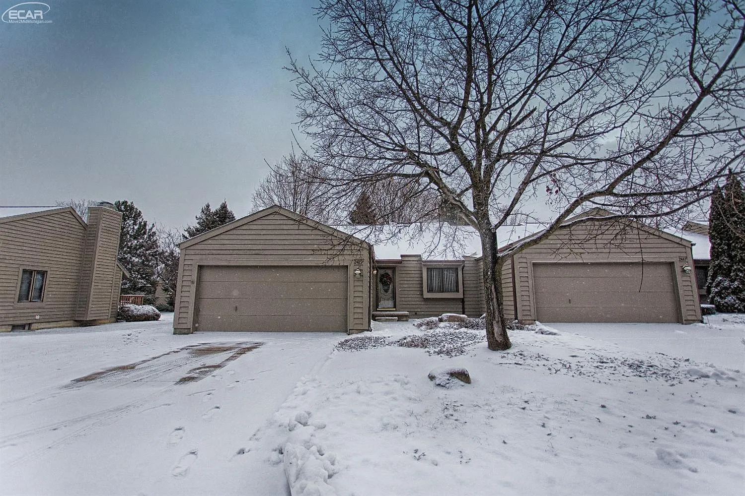 2489 Valley Oaks Cir photo 1