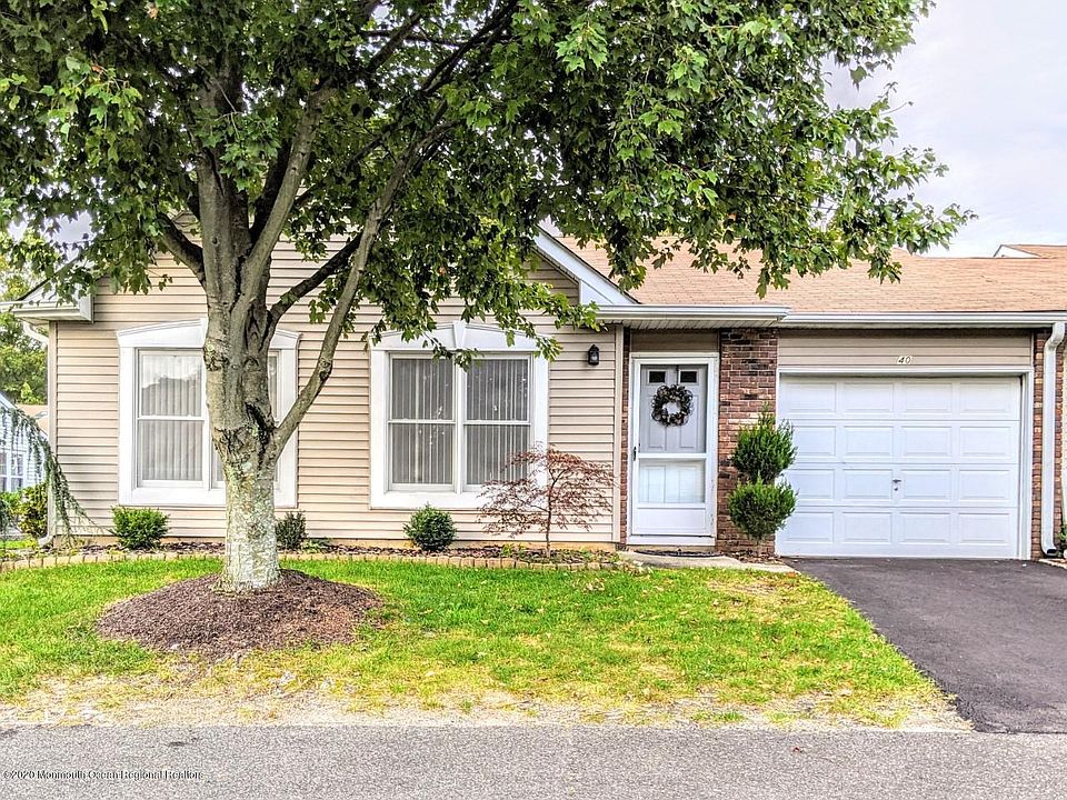 1st image of 40 Buttonwood Ct #1000