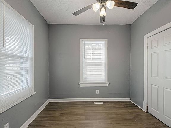 3rd image of 532 Parallel Ave