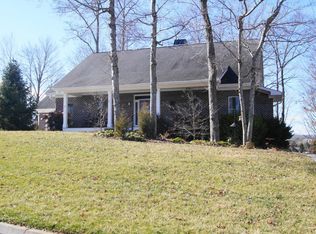 111 Dover Ln, Oak Ridge, TN 37830