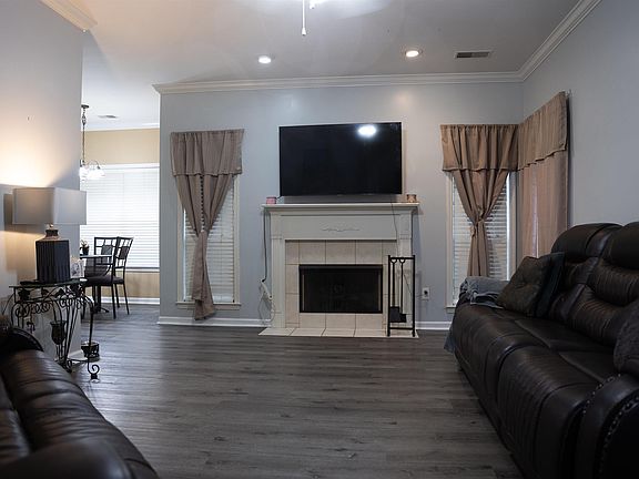 5th image of 301 Springdale Dr