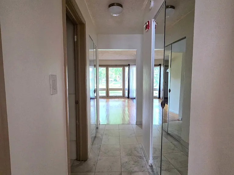 2205 Arbor Cir #8 — Photo 8
