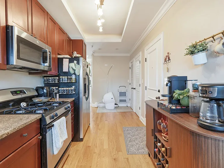 Hinman Court Condos — Photo 37