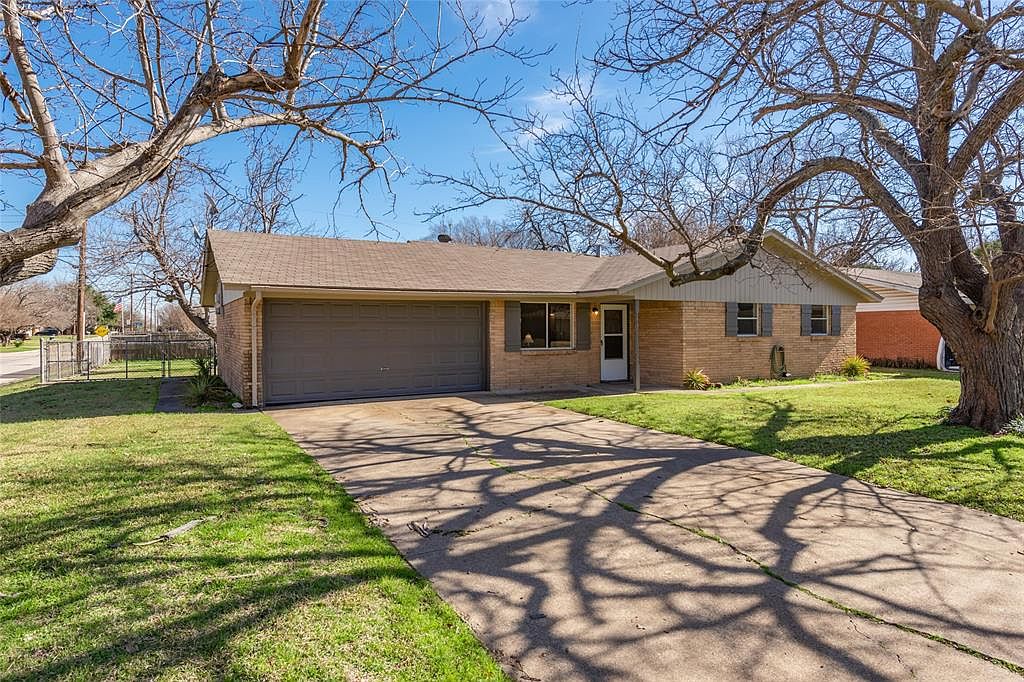 1201 Park Center St, Benbrook, TX 76126 | Zillow