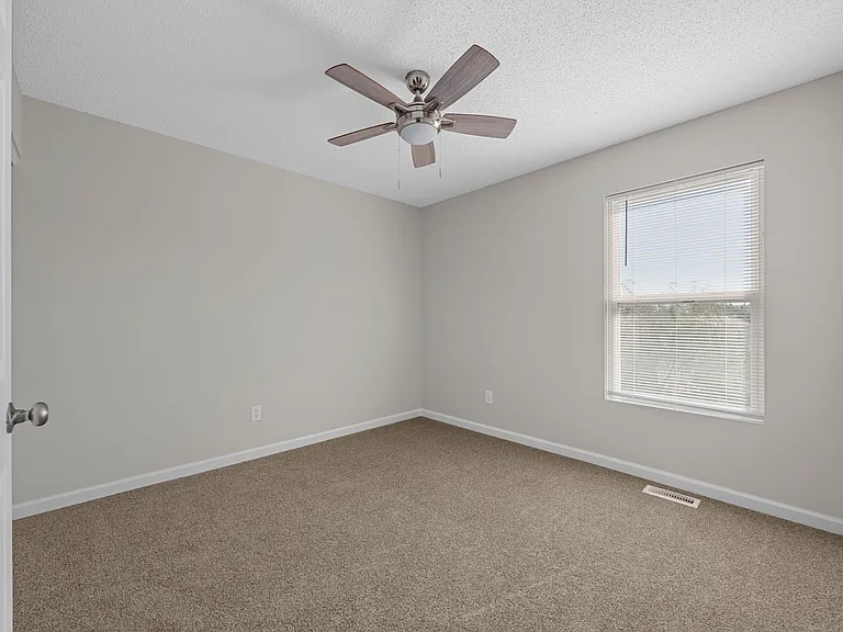 1012 Chesterfield Dr — Photo 21