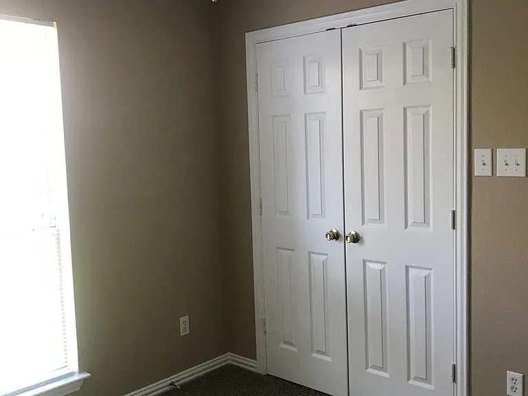 913 Sierra Vista Ct — Photo 14