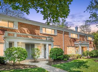 1534 Palmgren Dr, Glenview, IL 60025