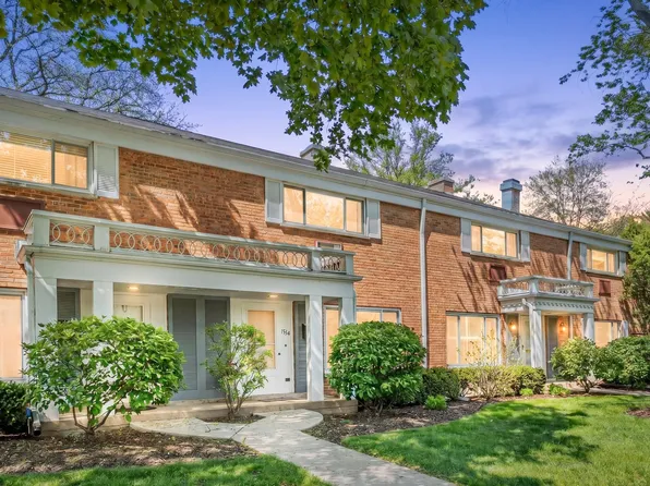1534 Palmgren Dr, Glenview, IL 60025