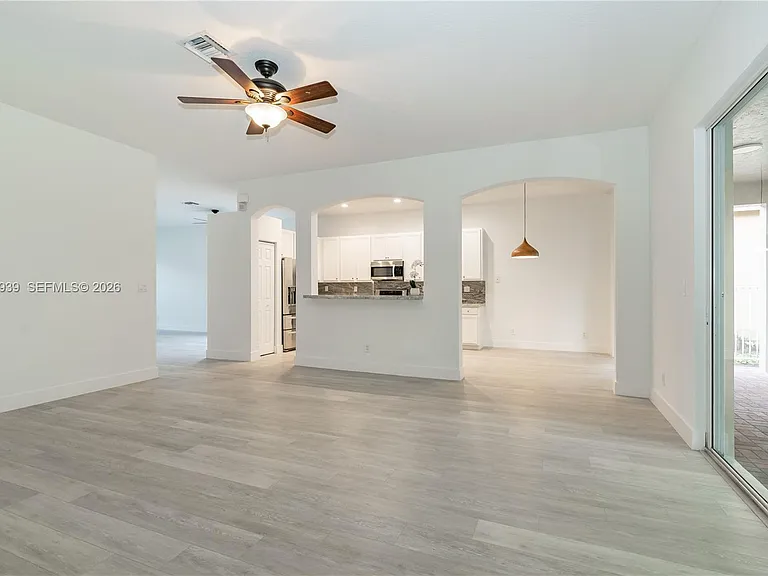4413 W Whitewater Ave — Photo 7