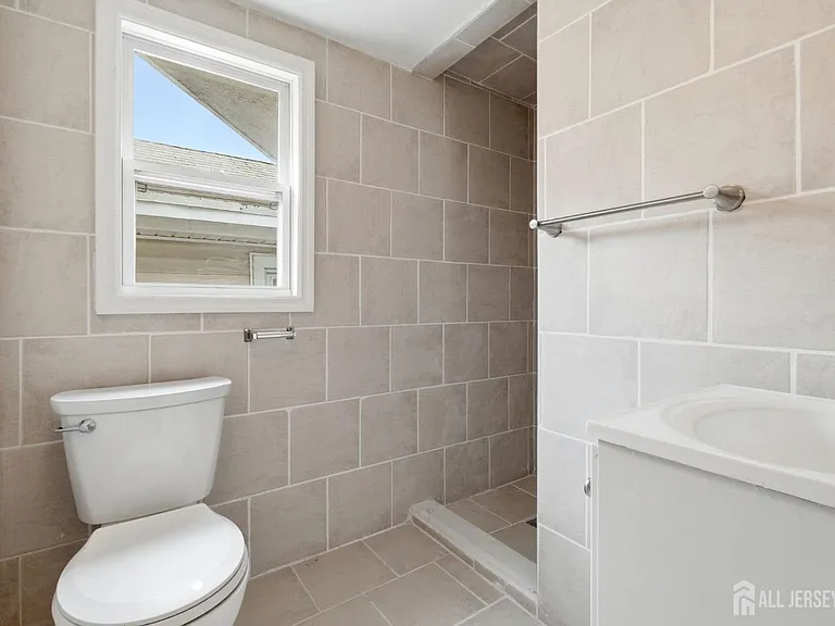 30 W Somerset St #2B — Photo 17