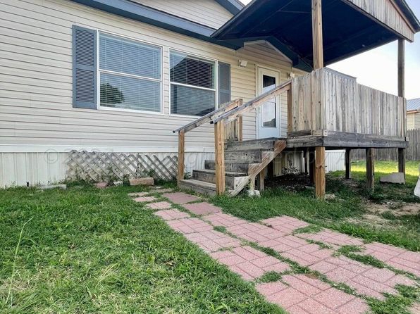 330 Greenough Ave, Stinnett, TX 79083