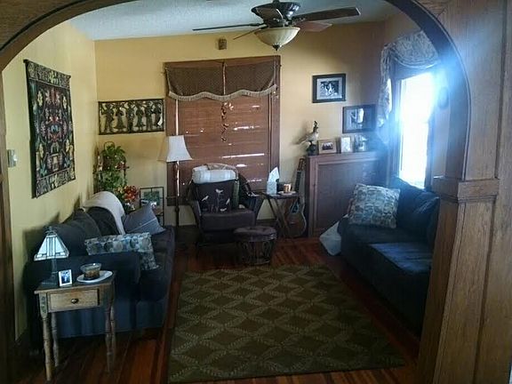 liv room/partial view