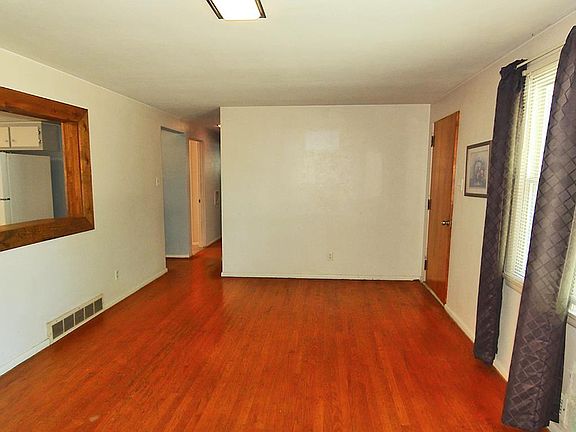 4th image of 1520 Price Dr