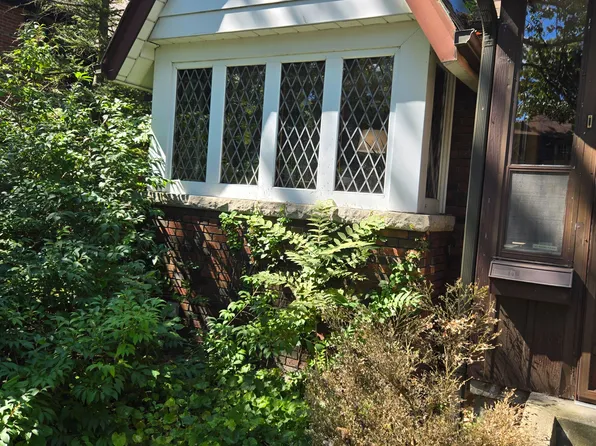 274 Indian Rd, Toronto, ON M6R 2X2