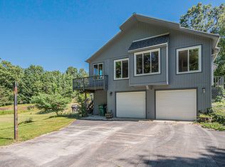 3814 Queen Oaks Dr, Chelsea, MI 48118