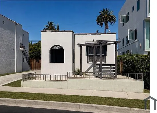 2 bed, 950 sqft, $2,400 — Photo 1